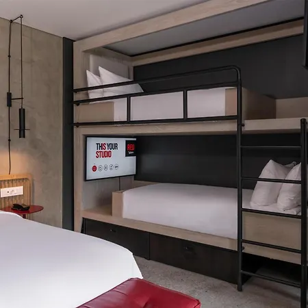 Radisson Red Hotel V&A Waterfront Cape Town-2