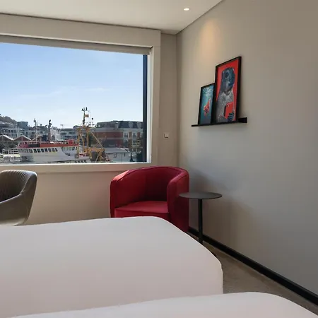 Radisson Red Hotel V&A Waterfront Cape Town-3